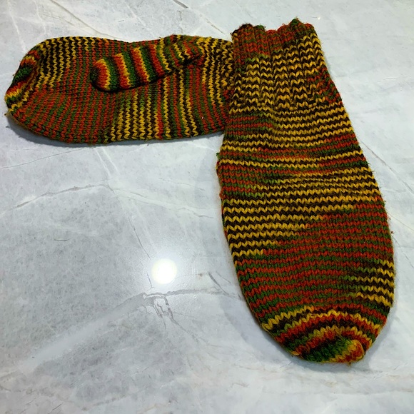 Vintage handmade mittens in autumnal colours - Picture 3 of 3